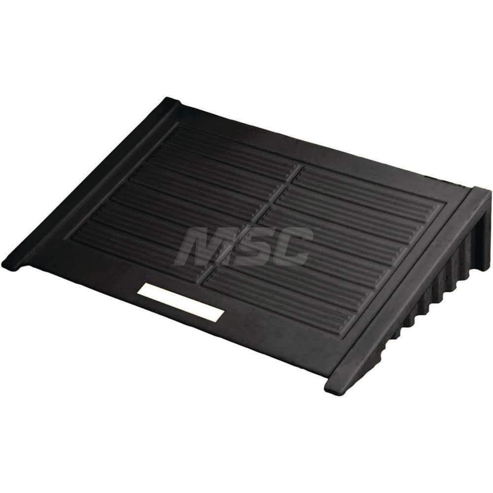 Ramp for 4 Drum Square EcoPolyBlend ™ Spill Control Pallet, 100% recycled polyethylene, Black.