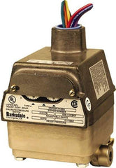 Barksdale - 0.4 to 18 psi Adjustable Range, 60 Max psi, Differential Pressure Switch - 1/8 NPT Female, 18in Free Leads, SPDT Contact, 300SS Wetted Parts, 0.5% Repeatability - Americas Tooling