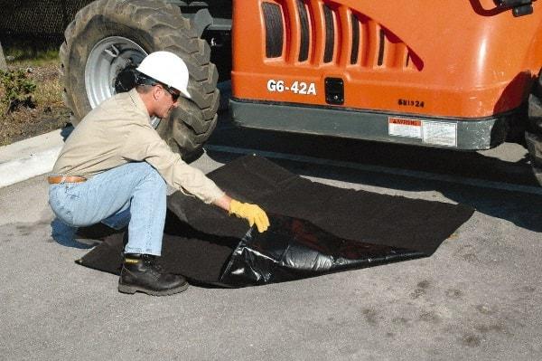 UltraTech - 3 Gal Capacity per Package, Oil Only Pad - 5' Long x 5' Wide, Polypropylene - Americas Tooling