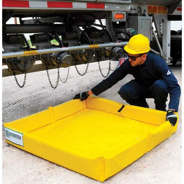 UltraTech - 15 Gal 18 oz PVC Containment Berm, Mini-Foam Wall - 1/2' High x 2' Wide x 2" Long - Americas Tooling