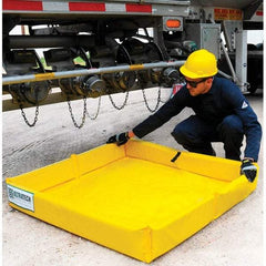 UltraTech - 60 Gal 18 oz PVC Containment Berm, Mini-Foam Wall - 1/2' High x 4' Wide x 4" Long - Americas Tooling