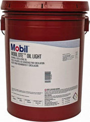 Mobil - 5 Gal Pail Mineral Circulating Oil - SAE 10, ISO 32, 31 cSt at 40°C & 5.5 cSt at 100°F - Americas Tooling